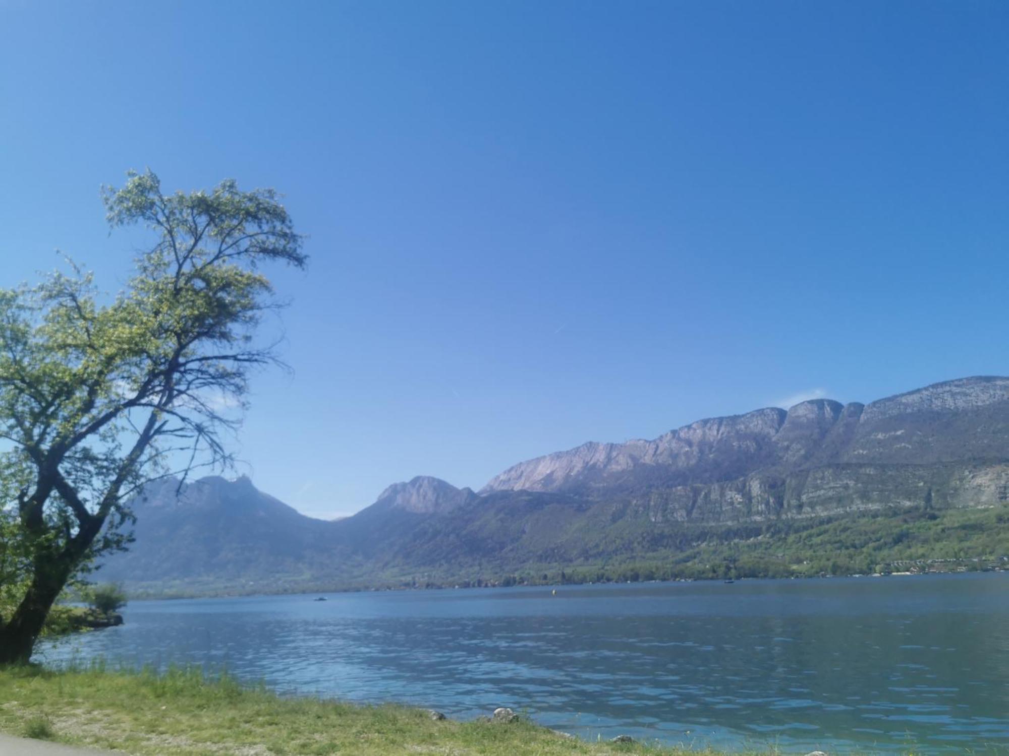 Charmant Appartement A 1 Minute Du Lac Annecy Exterior photo