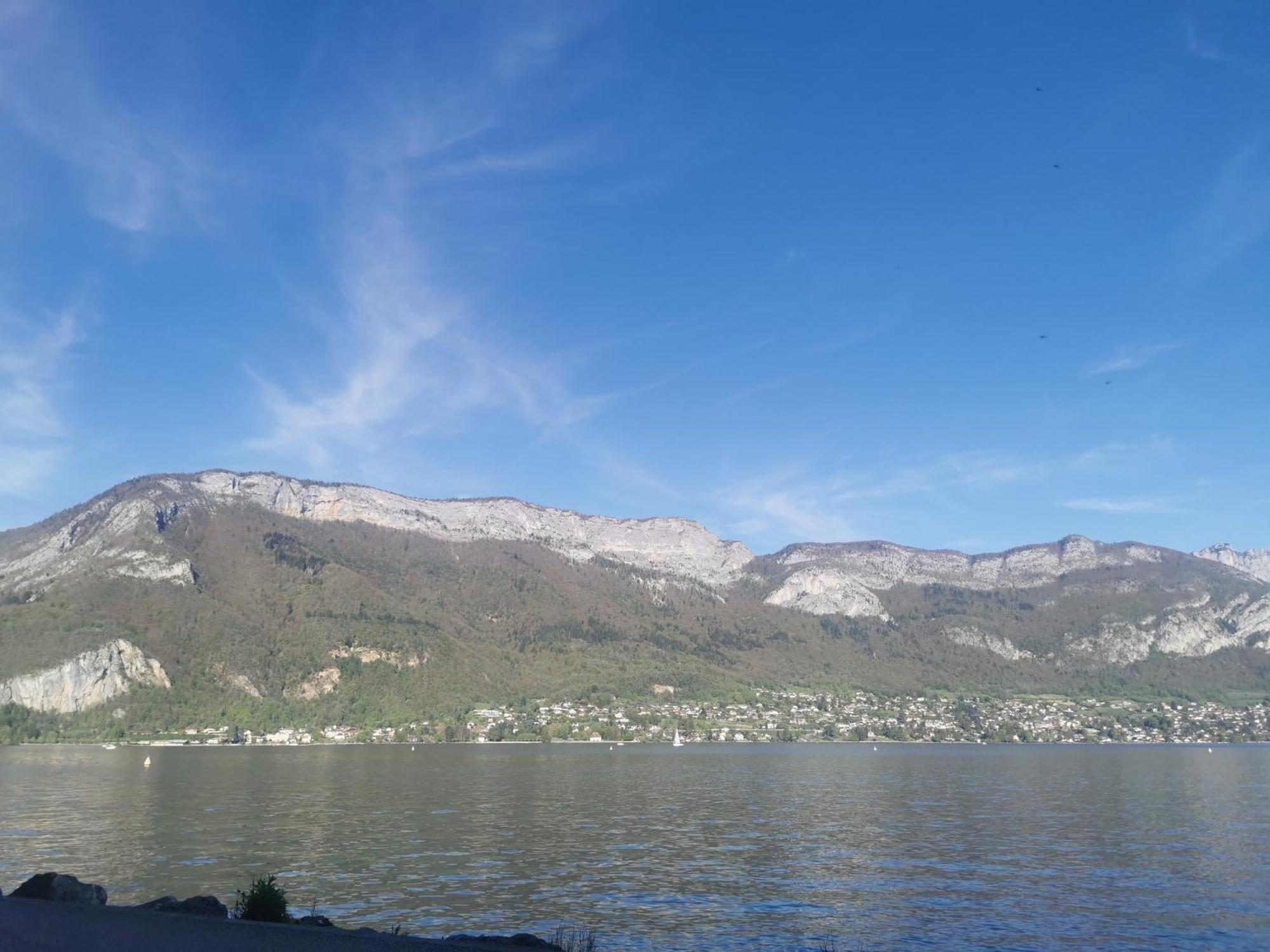 Charmant Appartement A 1 Minute Du Lac Annecy Exterior photo