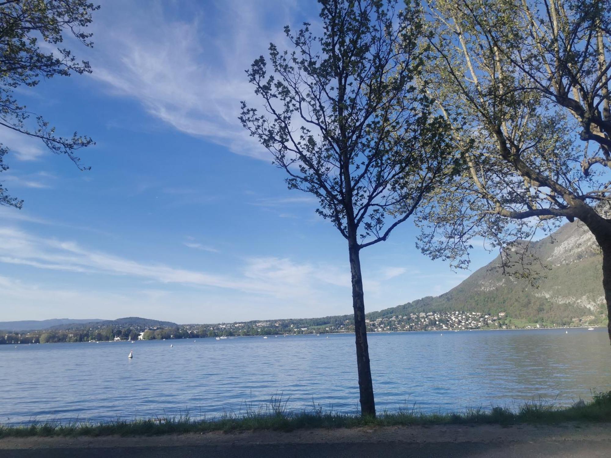 Charmant Appartement A 1 Minute Du Lac Annecy Exterior photo